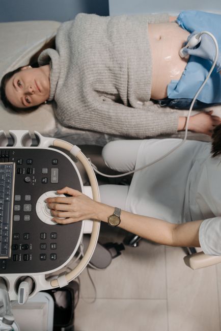Échographie de suivi pour une grossesse gémellaire