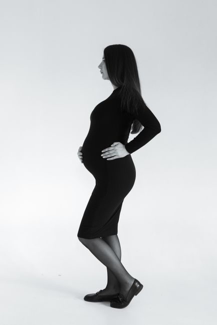Silhouette de profil d'une femme enceinte